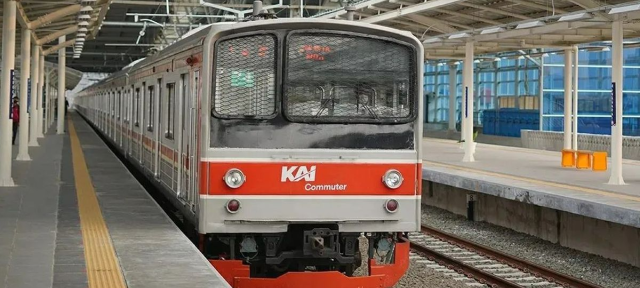 KRL Akan Operasi Sampai Tengah Malam Mulai Bulan Depan